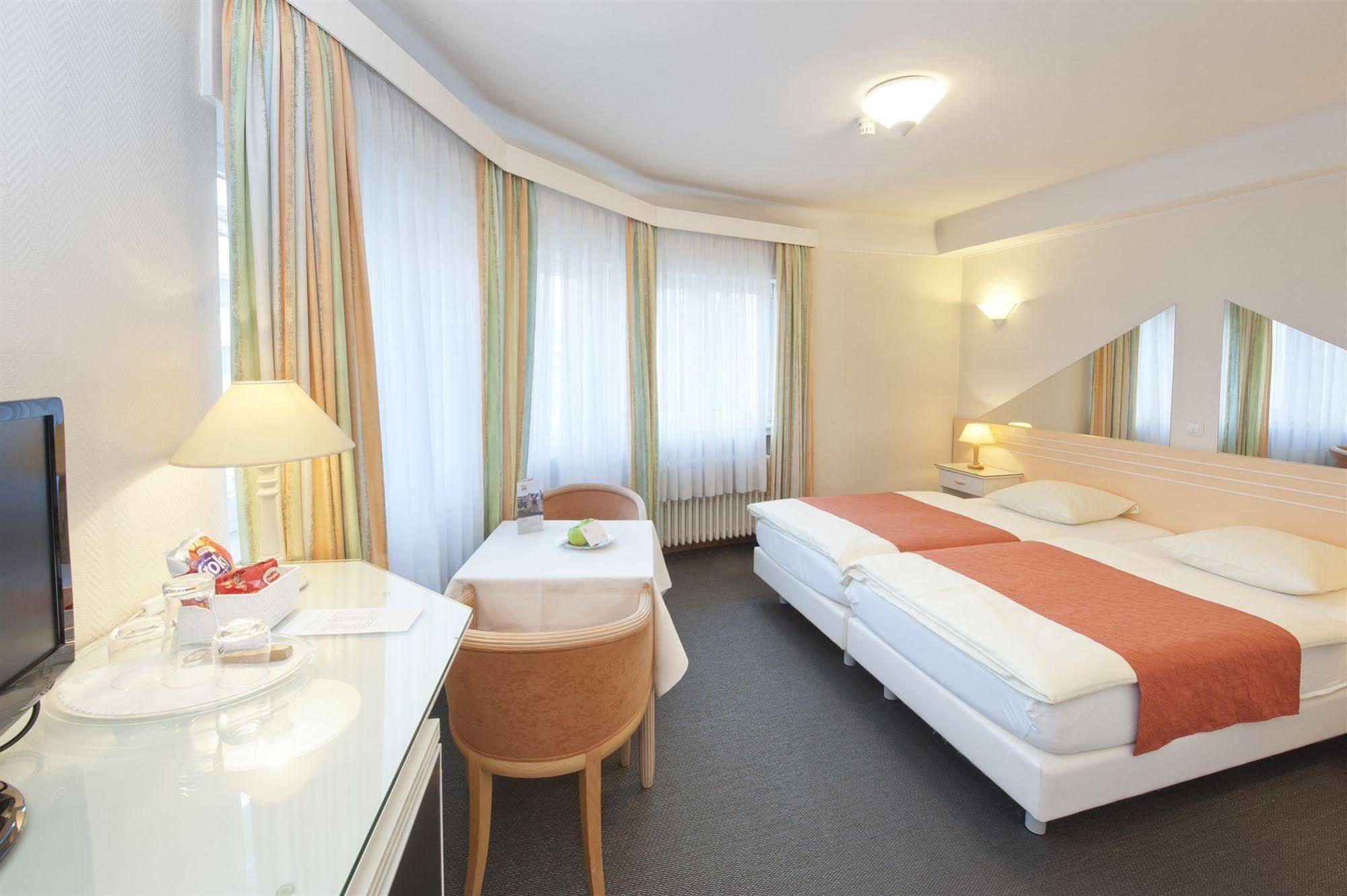 City Hotel